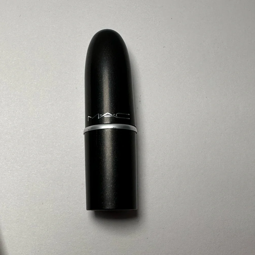 🆕 MAC Mini Matte Lipstick Shade: Lady Danger & 2 Prep + Primer Sample (6 mL) Set